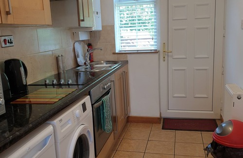 Kexby Cottage | Inviting York Two Bedroom Cottage with Pool Near City Center