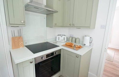 Raywell Cottage | Yorkshire Gate Lodge - Cozy Cottage on the Wolds Way