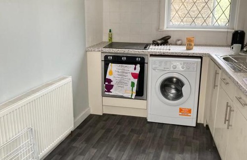 Huddersfield Apartment | Discover Yorkshire Green House: Your Ideal Getaway