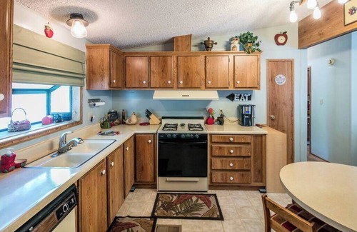 North Wawona Cabin | Explore Yosemite Cabin: Family-Friendly with Dining Options