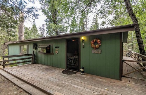 North Wawona Cabin | Explore Yosemite Cabin: Family-Friendly with Dining Options