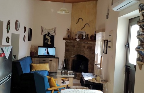 Petaloudes House | Discover Yotas House: Family and Pet Friendly Retreat