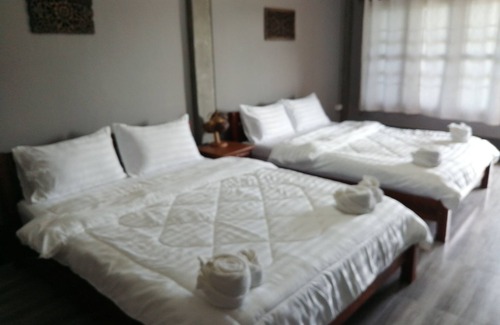 Bang Phra House | Yotin Guest House: Highly Rated Stay with Spa & Dining