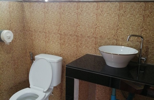 Bang Phra House | Yotin Guest House: Highly Rated Stay with Spa & Dining