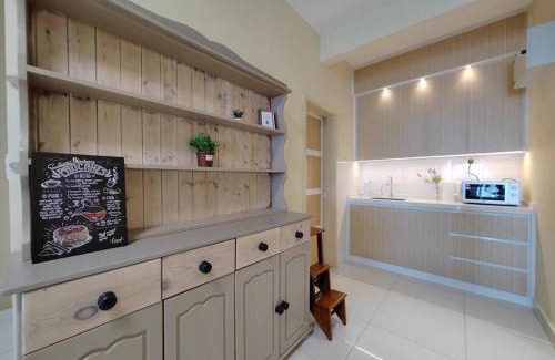 Kampung Sungai Raya Apartment | Spacious 3-Bedroom Unit with Pool and Netflix Access