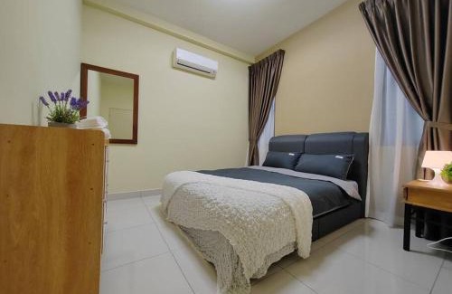 Kampung Sungai Raya Apartment | Spacious 3-Bedroom Unit with Pool and Netflix Access