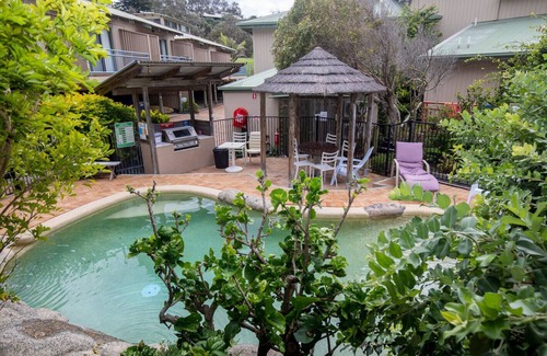 Point Lookout Apartment | Prime Location Just 100m from Patrolled Beach Awaits You