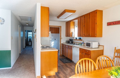 Weatherford House | Don’t Miss Out! Full Kitchen & Outdoor Pool Await You