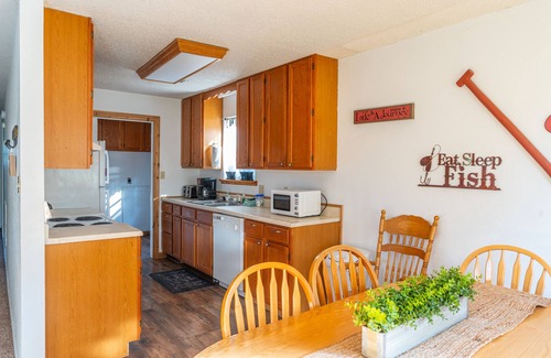 Weatherford House | Don’t Miss Out! Full Kitchen & Outdoor Pool Await You