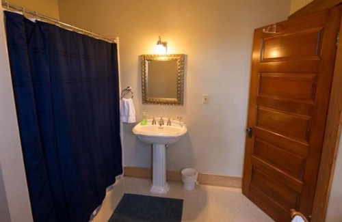 Dufur House | You Found It! 3 Convenient Units, FREE Parking, Near The Dalles Art Center