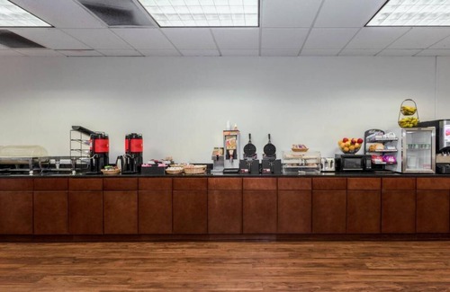 Tallahassee House | Your Ideal Getaway: Pool, Fitness Center & Pet-Friendly