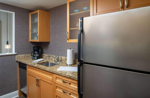 Arts/Warehouse District Hotel | Discover a Modern 2BR Suite with Pool and Breakfast Included!