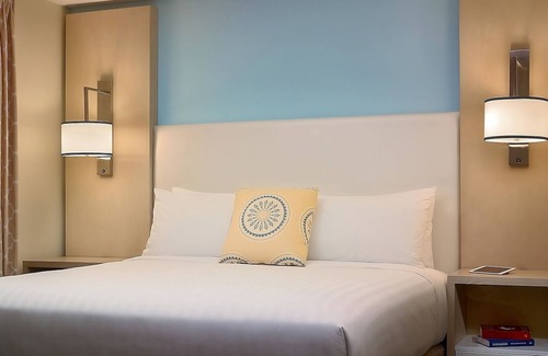 Omaha Hotel | Discover Comfort: Free Breakfast, Pool & Kitchen Access