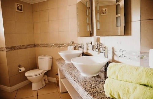 Rodney Bay Hotel | Discover Beachfront Units with Pool Views and Free Parking