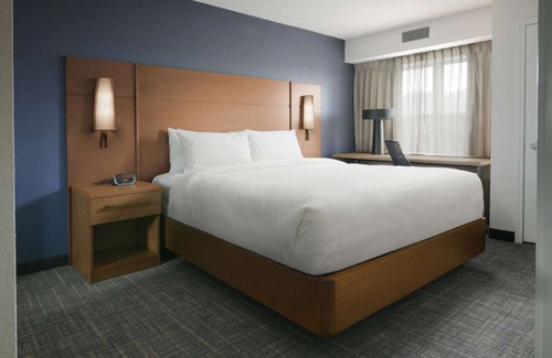 Fossil Creek Hotel | Discover Relaxing 2BR Suites with Pool & Free Breakfast