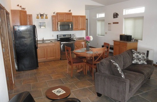 Fritz Creek House | Experience Wildlife Adventures Just Outside the City