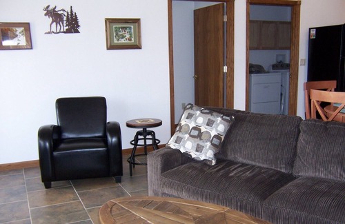 Fritz Creek House | Experience Wildlife Adventures Just Outside the City
