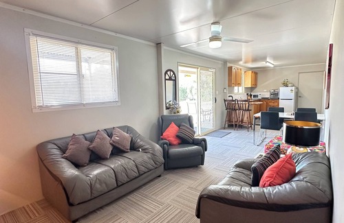 Yowah House | You home away from home in friendly Yowah Qld home of the famous Yowah nut opal.
