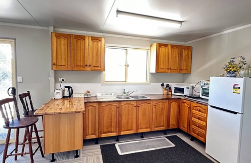 Yowah House | You home away from home in friendly Yowah Qld home of the famous Yowah nut opal.
