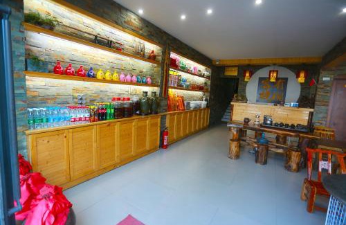 Shiyan House | Comfortable Stay at You Jian Inn with Breakfast & Kitchen