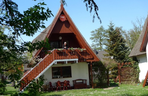 Ostseebad Prerow Apartment | Quiet Retreat in Prerow with Pool and Family Amenities