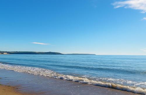Youghal Apartment | Youghal Hotel: Oceanfront Bliss for Families and Pets