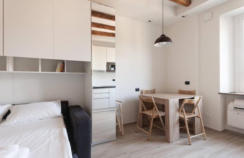 Dergano Apartment | Imbonati 15: Wheelchair Accessible and Guest Rated 10/10
