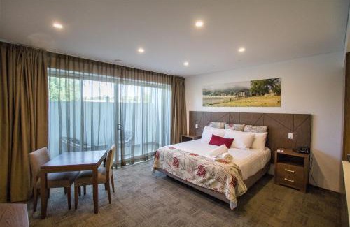 Young Hotel | Discover Young Federation Motor Inn & Services Club Oasis