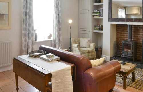 Warkworth House | Youngers Cottage: Pet-Friendly Retreat with Top Reviews