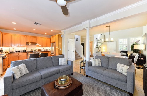 Yountville House | Yountville Retreat: Top-Rated Spa Getaway with Breakfast