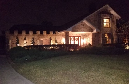 Lutz House | Explore Your 6 Bedroom Castle Resort Near Wesley Chapel