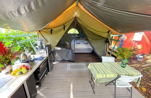 Kealakekua Cabin | Experience Tranquility Among the Trees with Ocean Views