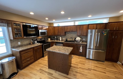 Ironwood House | Your Adventure HQ for Skiing, Hiking & Pet-Friendly Fun!