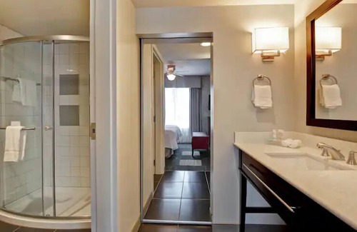 McNeil Hotel | Your Ideal Austin Resort: Family Units Near Creekmont Park