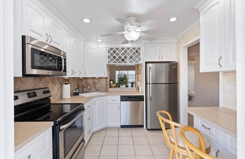 Bel Air Condo | Your Ideal Beach Escape Steps from Amenities