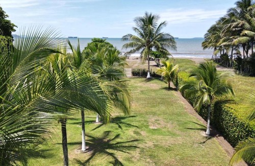 Puntarenas Bed & Breakfast | Beachfront BnB Paradise with Private Beach & Pet Friendly