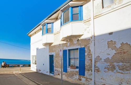 Manly Apartment | Beachfront Bliss: Manly's Top-Rated Oceanview Retreat