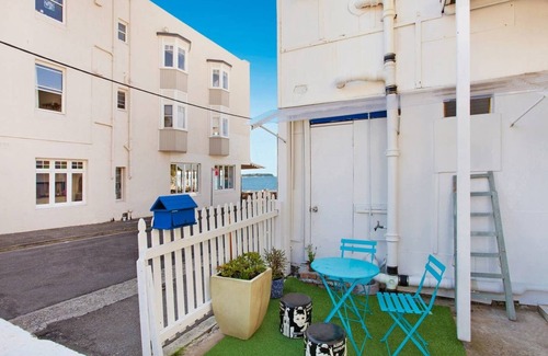 Manly Apartment | Beachfront Bliss: Exceptional Manly Accommodation Awaits