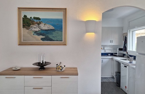 L'Estartit House | Beachside Retreat with Garden: Rated 9.8/10 & Wifi