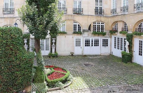 Saint-Thomas-d'Aquin Apartment | Elegant Apartment in Paris with Kitchen Near St Germain