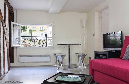 Saint-Thomas-d'Aquin Apartment | Elegant Apartment in Paris with Kitchen Near St Germain