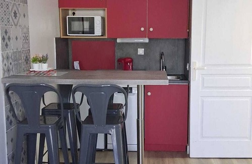 Serris Apartment | Perfect Apartment Steps from Disneyland with Pool & Spa