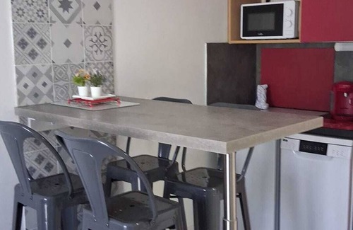 Serris Apartment | Perfect Apartment Steps from Disneyland with Pool & Spa