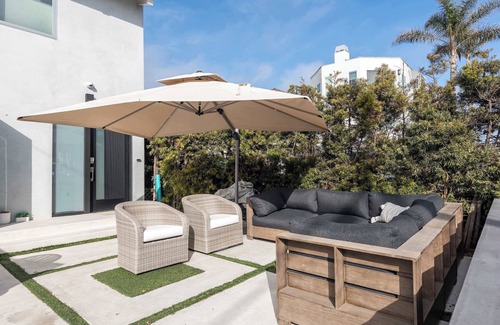 The Strand House | Your Coastal Getaway in Manhattan Beach Awaits