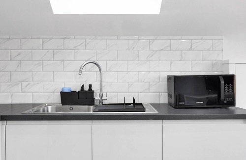Forest Gate Apartment | Cozy Modern 2 Double Bedroom Flat - Steps from the Station