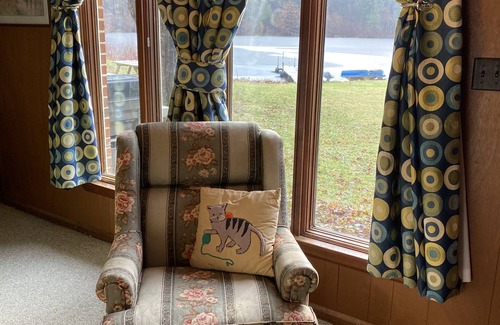 Findley Lake House | Escape to Your Perfect Country Getaway with Scenic Views