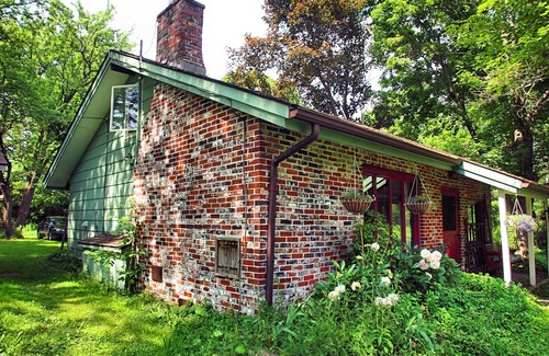Findley Lake House | Escape to Your Perfect Country Getaway with Scenic Views