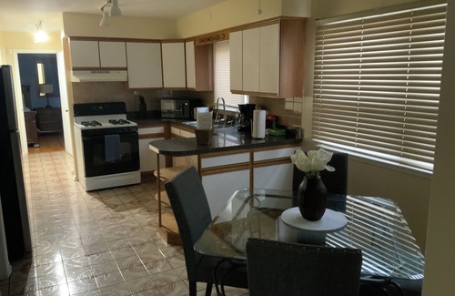Chicago House | Your Comfortable Escape Near Rosemount & O'Hare Airport