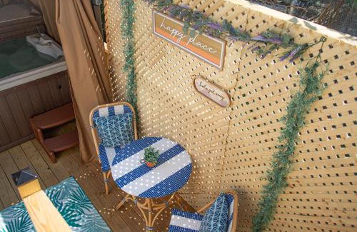 Woburn Apartment | Cozy Retreat: Family-Friendly with Hot Tub & 10/10 Rating