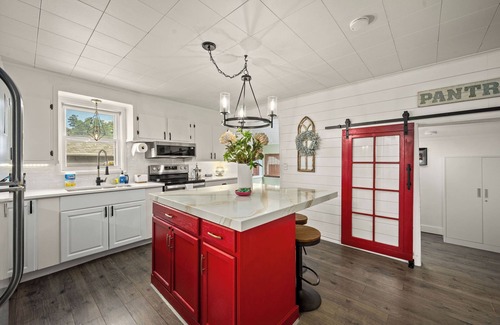 Coeur d'Alene House | Your Cozy CDA Escape — Hot Tub, Walkable, and Pet-Friendly Bliss
